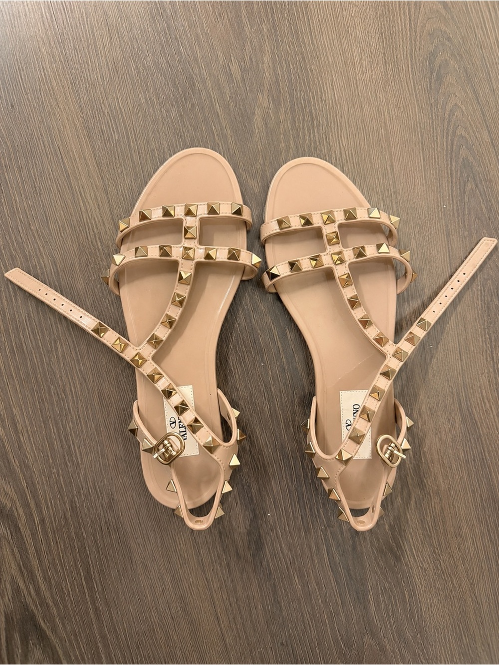 Valentino Garavani Beige Rockstud T-Strap Sandals with Gold Studs - Picture 2 of 6